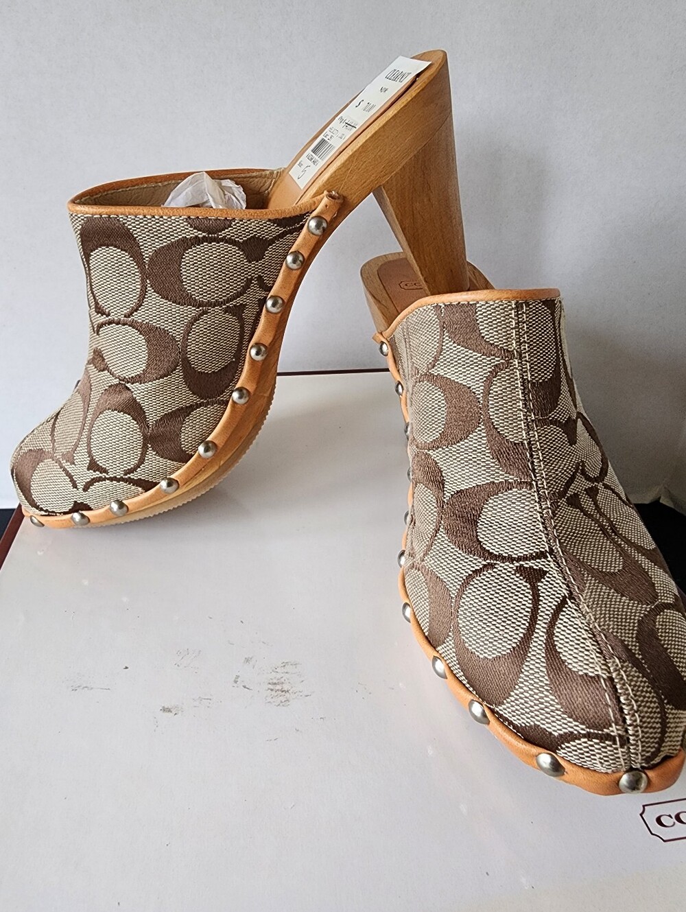 ✨️NIB✨️ Coach Vintage Felicity Signature Wooden Heels, Size 5